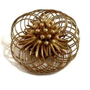 Florenza Vintage, Retro Gold Tone Ornate Wire Wrap Flower Brooch, Signed